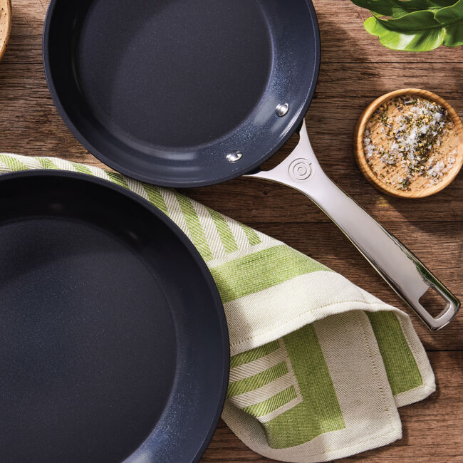 Le Creuset Essential Non-stick Ceramic Fry Pan 8"