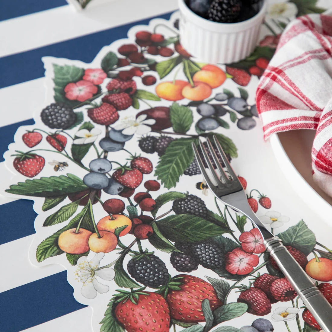 Die Cut Berry Wreath Paper Placemat