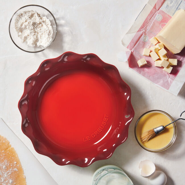 Le Creuset Heritage Fluted Pie Dish in Cerise 9"