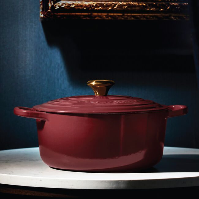 Le Creuset Signature Round Dutch Oven in Rhone 5.5 qt